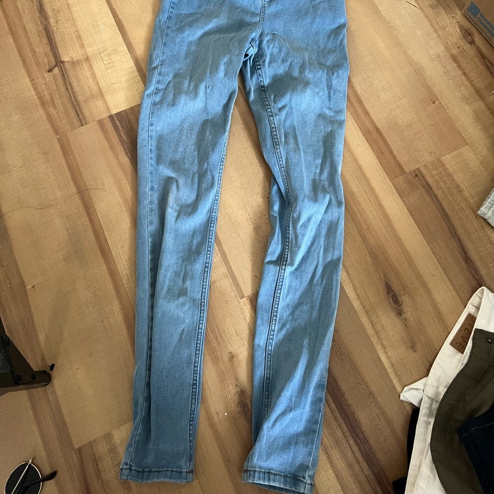 light washed skinny jeans